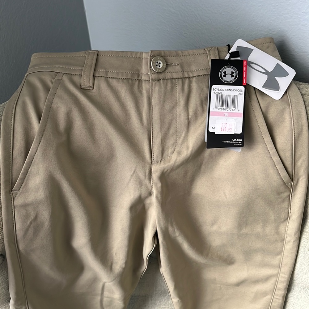 New with tags boys size 10 under armor khaki pants.